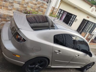 VENDO Mazda 3 COLOMBIANO